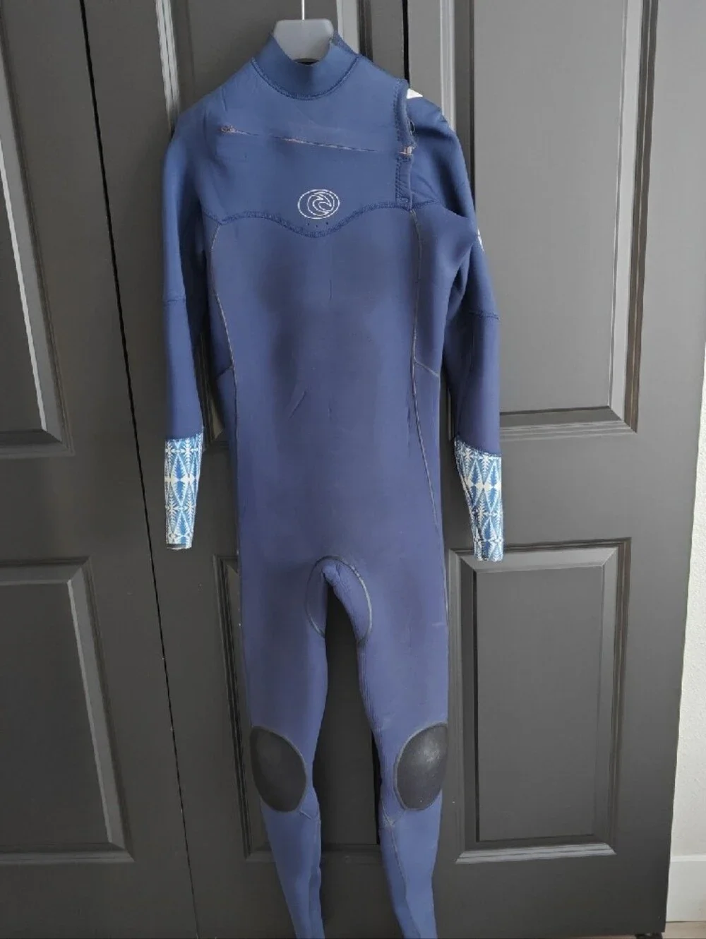 Rip Curl Women's 3/2 Wetsuit In Navy Blue with Patterned Cuffs.